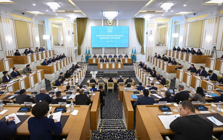 Конституционная комиссия приступила к обсуждению проекта поправок Конституционная комиссия приступила к обсуждению проекта поправок