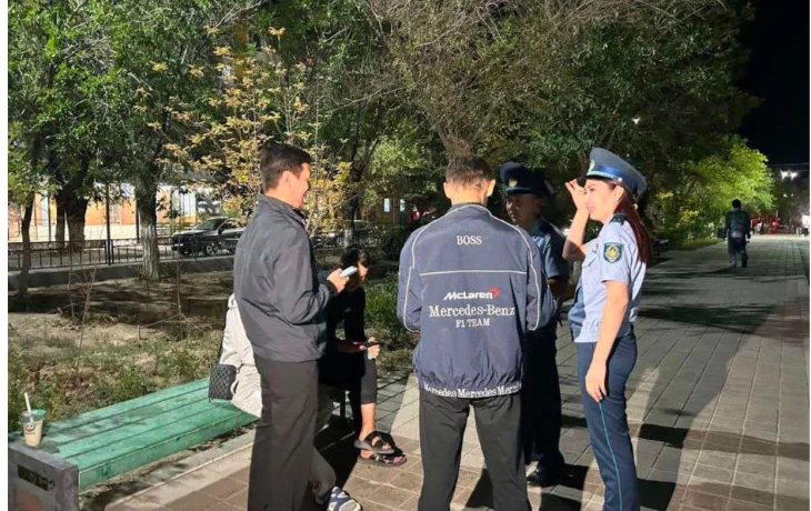Полиция кәмелетке толмағандардың қауіпсіздігін қамтамасыз ету мақсатында түнгі рейдтер өткізуде Полиция кәмелетке толмағандардың қауіпсіздігін қамтамасыз ету мақсатында түнгі рейдтер өткізуде