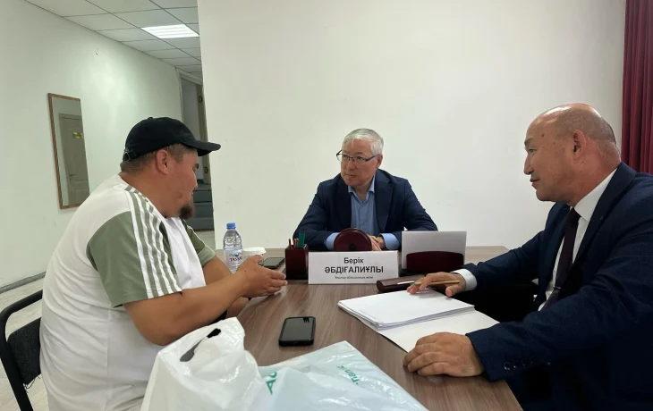 АКИМ ОБЛАСТИ ВСТРЕТИЛСЯ С ЖИТЕЛЯМИ ЖАНААРКИНСКОГО РАЙОНА И ВЫСЛУШАЛ ИХ ПРОБЛЕМЫ АКИМ ОБЛАСТИ ВСТРЕТИЛСЯ С ЖИТЕЛЯМИ ЖАНААРКИНСКОГО РАЙОНА И ВЫСЛУШАЛ ИХ ПРОБЛЕМЫ