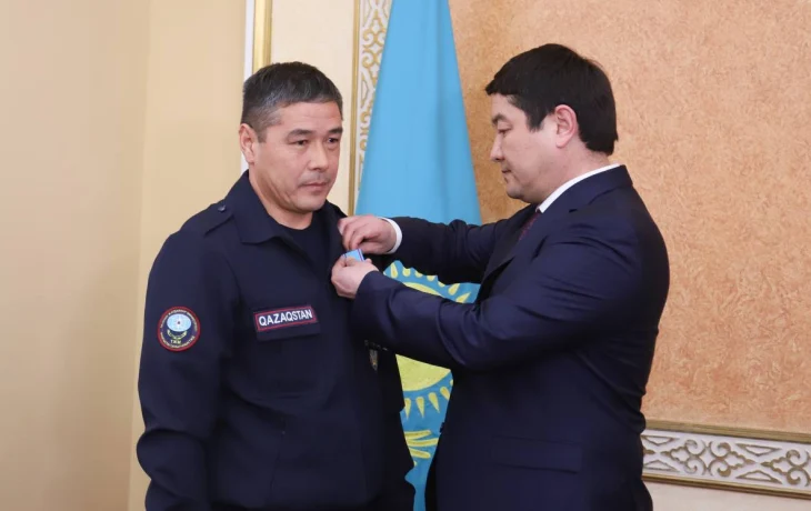 Маңғыстауда ұшақ апаты кезінде көмек көрсеткен азаматтар мемлекеттік наградалармен марапатталды Маңғыстауда ұшақ апаты кезінде көмек көрсеткен азаматтар мемлекеттік наградалармен марапатталды