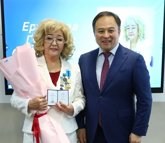 Любимый учитель, наставник и советник: награждение медалью &laquo;Ерен еңбегі үшін&raquo;