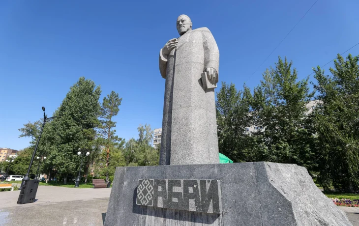 Абай күнінде «Әділет» кандидаттары ұлы ақынның Семейдегі ескерткішіне тағзым етті Абай күнінде «Әділет» кандидаттары ұлы ақынның Семейдегі ескерткішіне тағзым етті