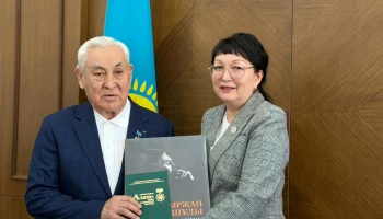 Батырбеку Мырзабекову вручена престижная литературная премия &laquo;Алаш&raquo;