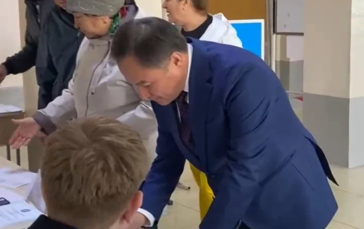 Жезқазған қаласының әкімі Қайрат Шайжанов жалпыұлттық референдумде дауыс берді Жезқазған қаласының әкімі Қайрат Шайжанов жалпыұлттық референдумде дауыс берді