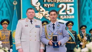 Төрт адамның өмірін сақтап қалған жезқазғандық полицей &laquo;Ерлігі үшін&raquo; медалімен марапатталды